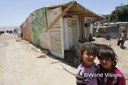 レバノンの難民キャンプに暮らす子どもたち
