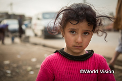 難民キャンプで暮らす女の子