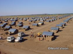 スーダンから逃れてきた人々が多数住んでいたケニアのカクマ難民キャンプ（2005年） 