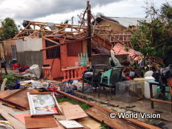 台風30号により破壊されたWVスタッフの家(ロクサスシティ）