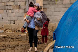 「私たちはすべてを必要としていました。WVスタッフが私たちを訪ね、支援物資を届け、何か困ってくれることはないかと聞いてくれる日、私は安心して眠ることができたのです」家を失いトルコで避難生活を送るシリアのお母さん
