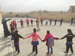 補習授業を受けるシリア難民の子どもたち