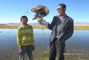 モンゴル最西部のバヤンウルギー県では鷹狩りが今も行われています