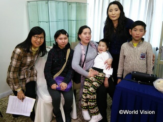 モンゴルで、障がいを持つ子どもの支援を行っている施設を訪問した志澤スタッフ
