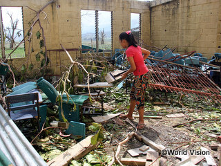 台風によって損壊した学校