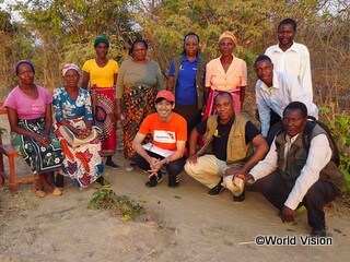 エスワティニと同じ南部アフリカに位置するマラウイの支援地住民と李スタッフ